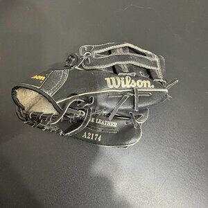 Wilson A2174 10” Youth Baseball Glove Black/White RHT Genuine Leather